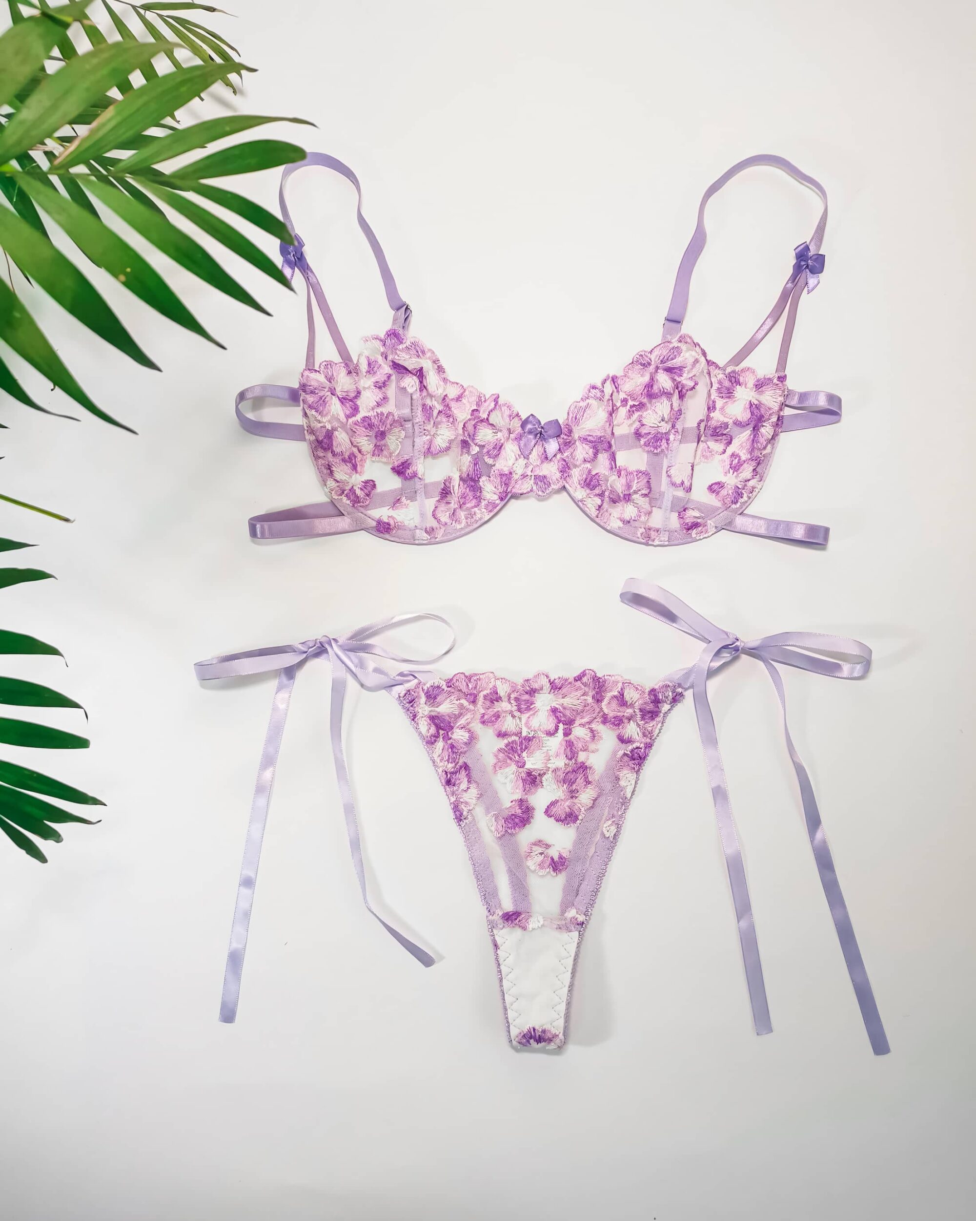 ljubičasti čipkasti lingerie set sa mašnama